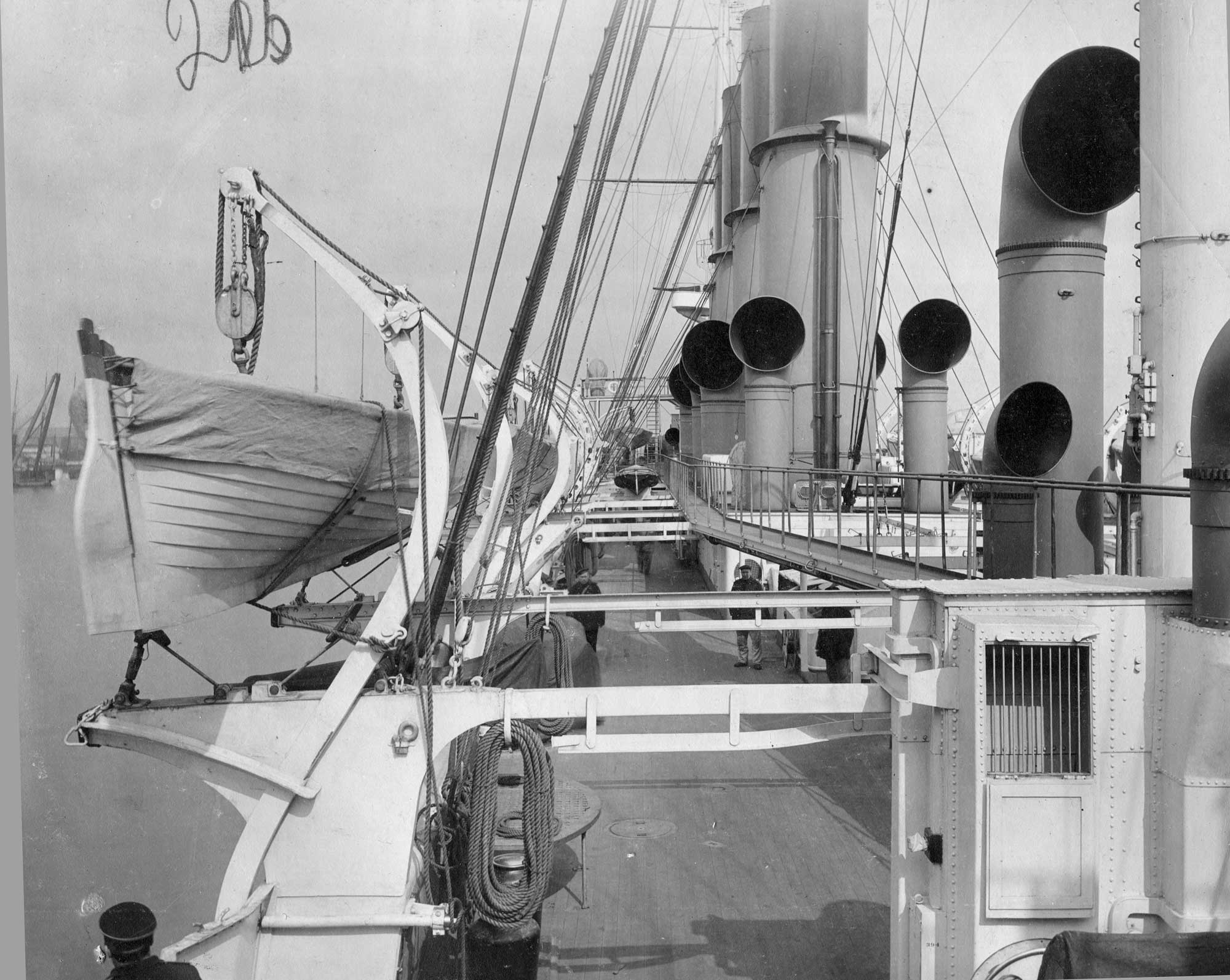 Ship details. Варяг бронепалубный крейсер. Крейсер Варяг 1899. Крейсер Варяг фото 1904. Варяг корабль 1904.