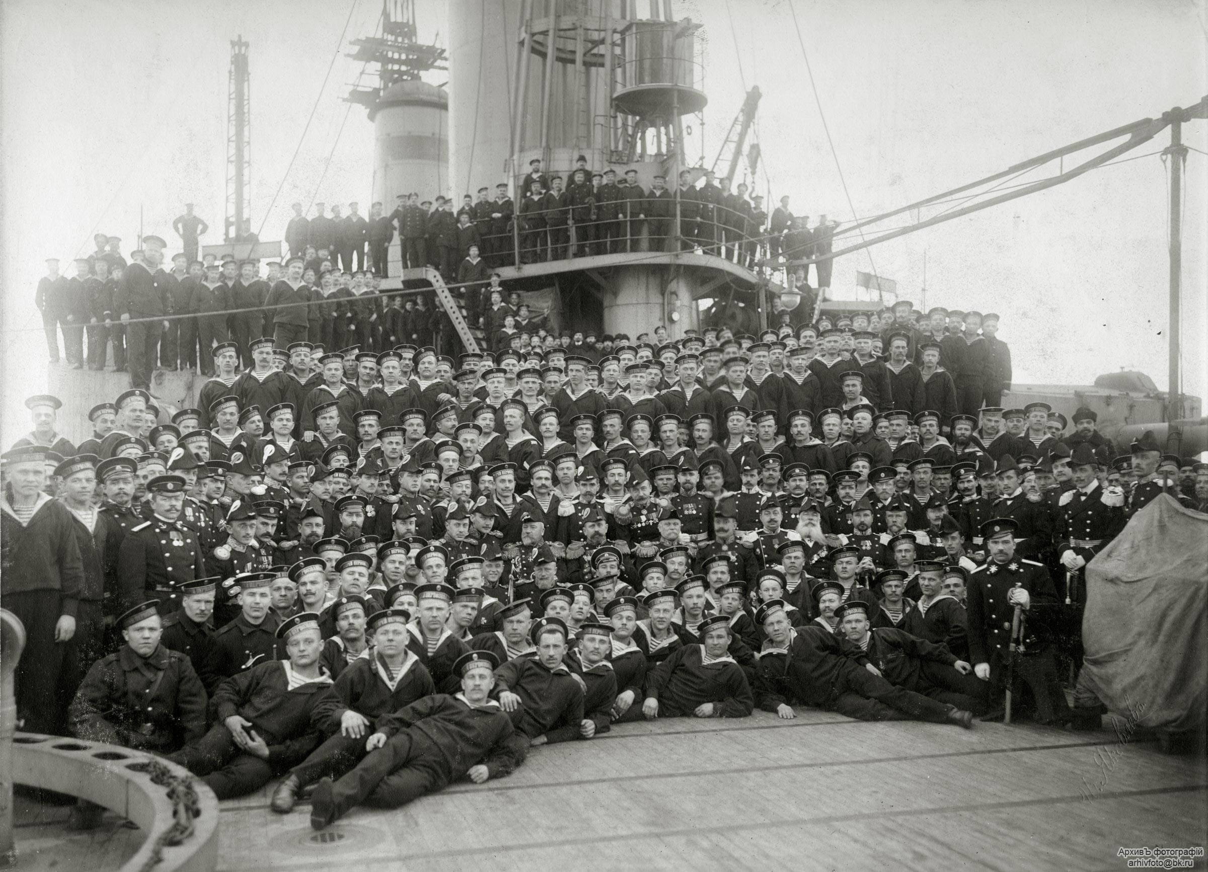 Восстание балтийских военных моряков. Экипаж крейсера Варяг 1904 год. Крейсер Варяг 1905. Крейсер Варяг 1916.